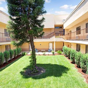 Days Inn & Suites By Wyndham Artesia
